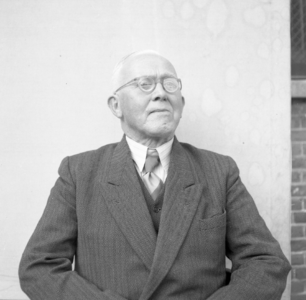 856560 Portret van een onbekende man, waarschijnlijk een leraar aan de Rijks Hogere Burgerschool (Rijks HBS, ...